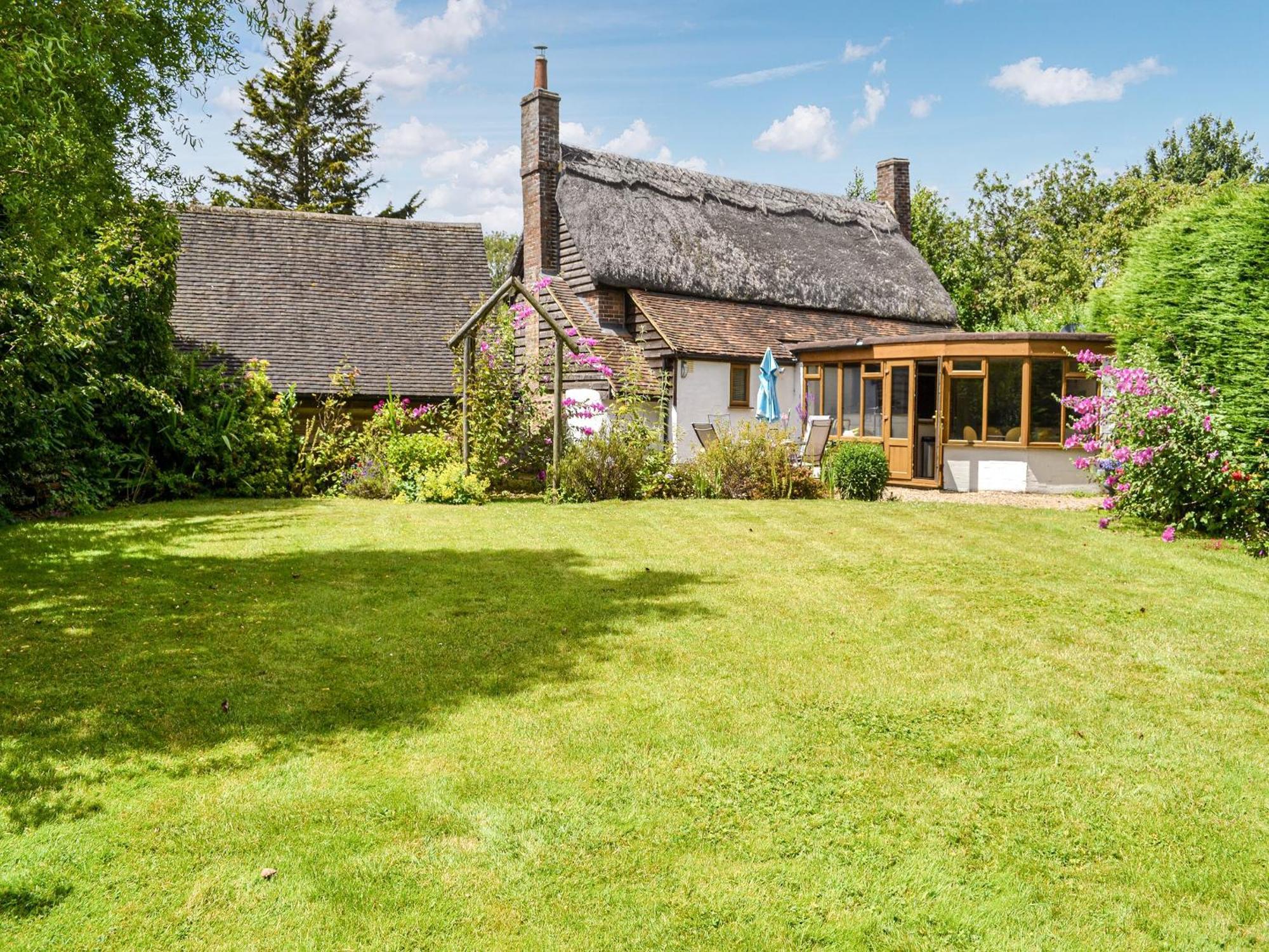 The Old Thatched Cottage Tenterden Exterior foto